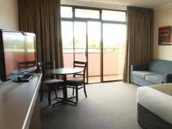 Adelaide Meridien Hotel And Apartments