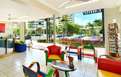 Queenslander Hotel and Apartments