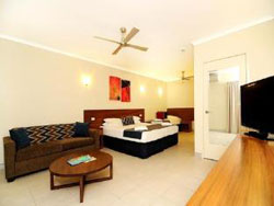 Queenslander Hotel and Apartments