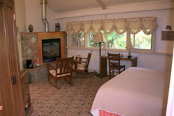 Kilauea Lodge