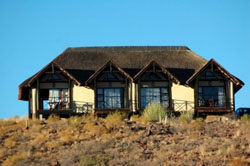vogelstrausskluft country lodge namibia