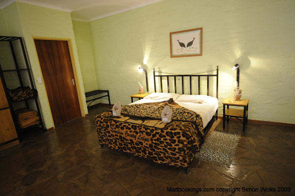 solitaire_country_lodge_room
