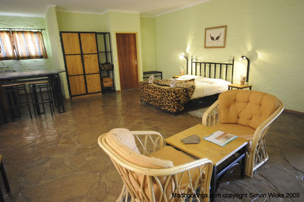 solitaire_country_lodge_room_01