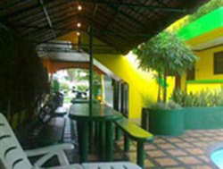 Drifters Apartel and British Bar  Davao