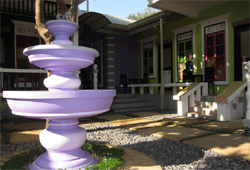 Purple Fountain Inn