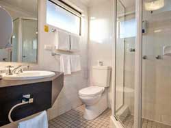 Airport Admiralty Motel