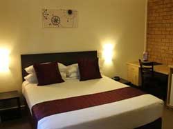 Airport Admiralty Motel