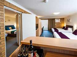 Airport Admiralty Motel