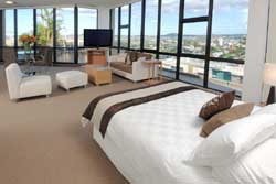 Central Hillcrest Apartment