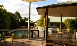 Coopers Colonial Motel