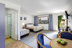 Dolphins Motor Inn