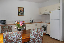 Cairns Reef Apartments and Motel