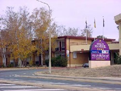 Sundowner Embassy Motel