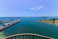 Broadwater Shores Waterfront Apartments