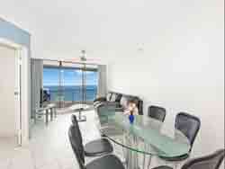 Surfers International Apartments