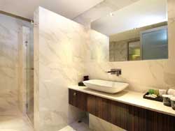 International On The Water Hotel