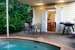 Port Douglas Cottage and Lodge