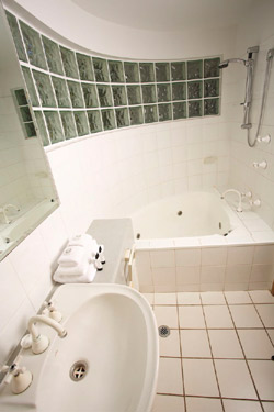 Sunseeker Apartments