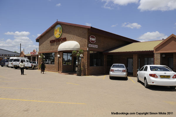 desert-sands-motel-palapye-01