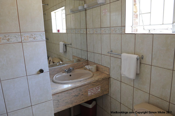 desert-sands-motel-palapye-08