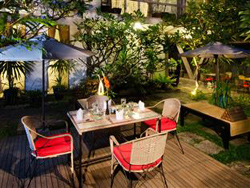 Frangipani Villa 90s Hotel