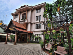 City River Hotel