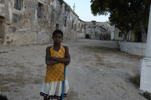 street_girl_mozambique