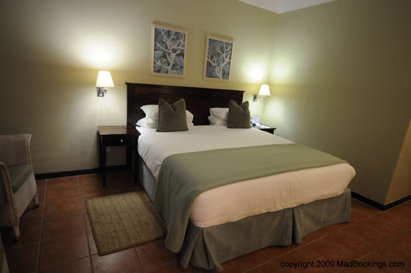 cardoso_hotel_room_maputo_02