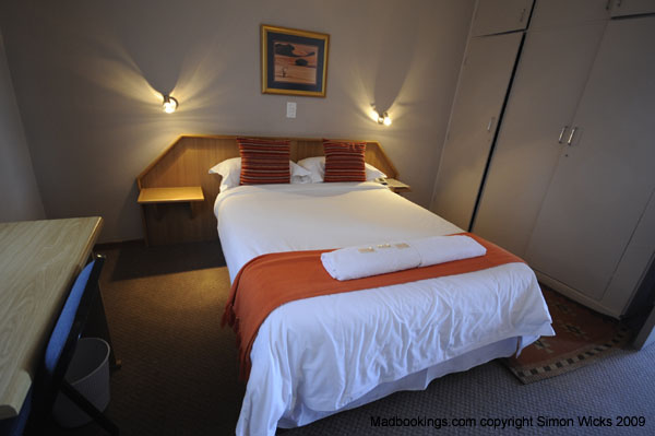 birds_mansion_room_keetmanshoop_01