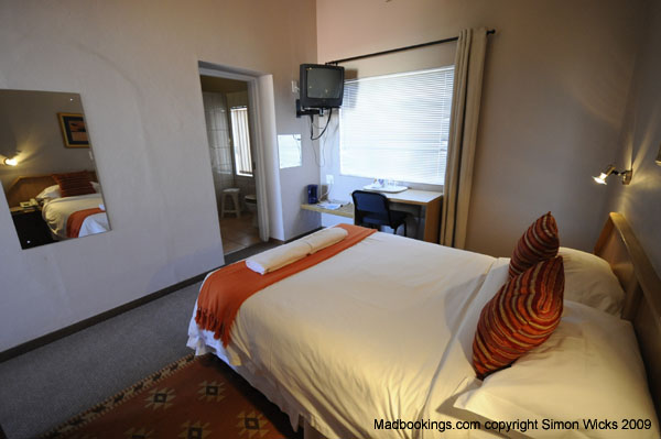 birds_mansion_room_keetmanshoop_04