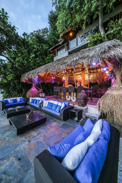 Den Pasar Nasog Beachfront Villa