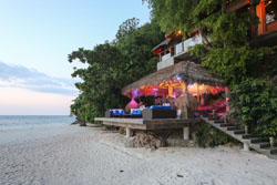 Den Pasar Nasog Beachfront Villa