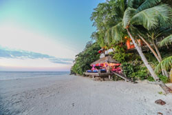 Den Pasar Nasog Beachfront Villa