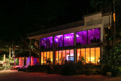 Den Pasar Nasog Beachfront Villa