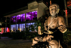 Den Pasar Nasog Beachfront Villa