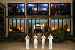 Den Pasar Nasog Beachfront Villa