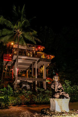 Den Pasar Nasog Beachfront Villa