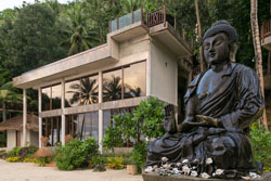 Den Pasar Nasog Beachfront Villa