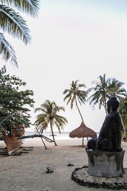 Den Pasar Nasog Beachfront Villa