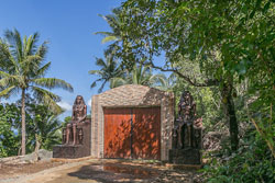 Den Pasar Nasog Beachfront Villa