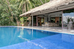 Den Pasar Nasog Beachfront Villa