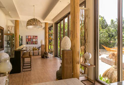 Den Pasar Nasog Beachfront Villa