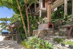 Den Pasar Nasog Beachfront Villa