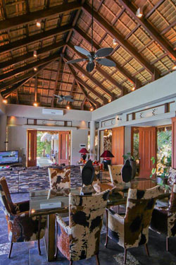 Den Pasar Nasog Beachfront Villa