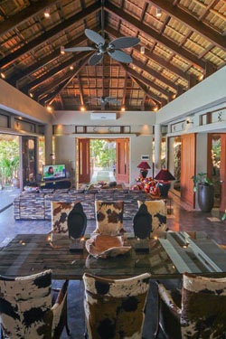 Den Pasar Nasog Beachfront Villa