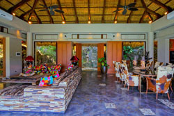 Den Pasar Nasog Beachfront Villa