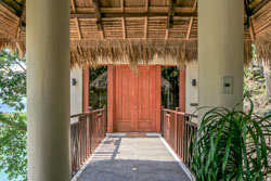 Den Pasar Nasog Beachfront Villa