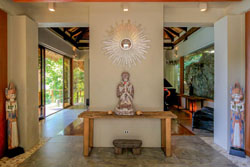 Den Pasar Nasog Beachfront Villa