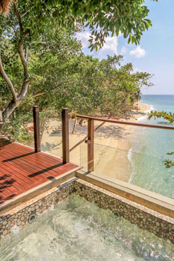 Den Pasar Nasog Beachfront Villa