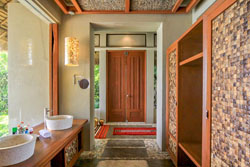 Den Pasar Nasog Beachfront Villa